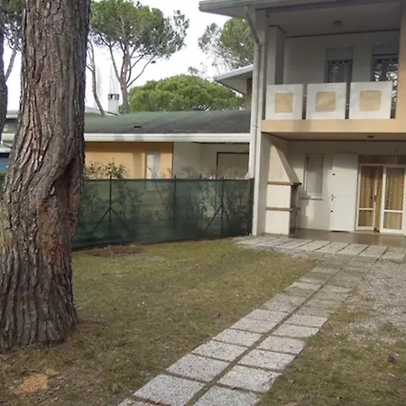 Cozy Flat With 3 Shared Pools And Private Garden Apartamento Bibione