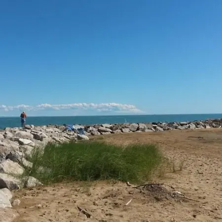 Cozy Flat With 3 Shared Pools And Private Garden Apartmán