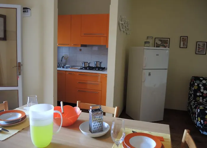 Cozy Flat With 3 Shared Pools And Private Garden 비비오네