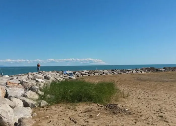 Cozy Flat With 3 Shared Pools And Private Garden 아파트